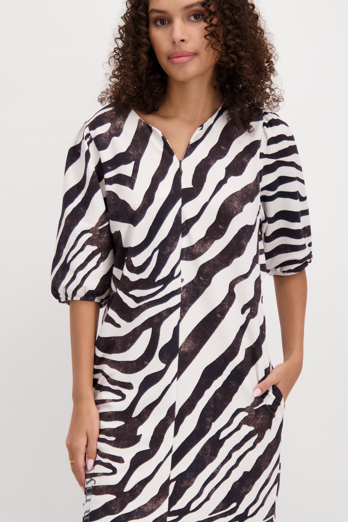 Monari Midi-Sweat-Kleid mit Reißverschluss im mode weber | Allover-Zebra-Look
